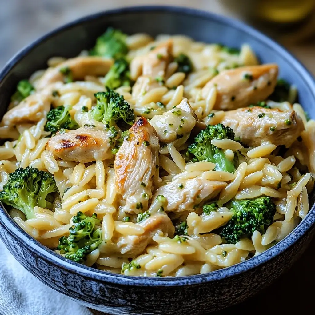 Cheesy Chicken Broccoli Orzo: A Creamy Dinner Delight